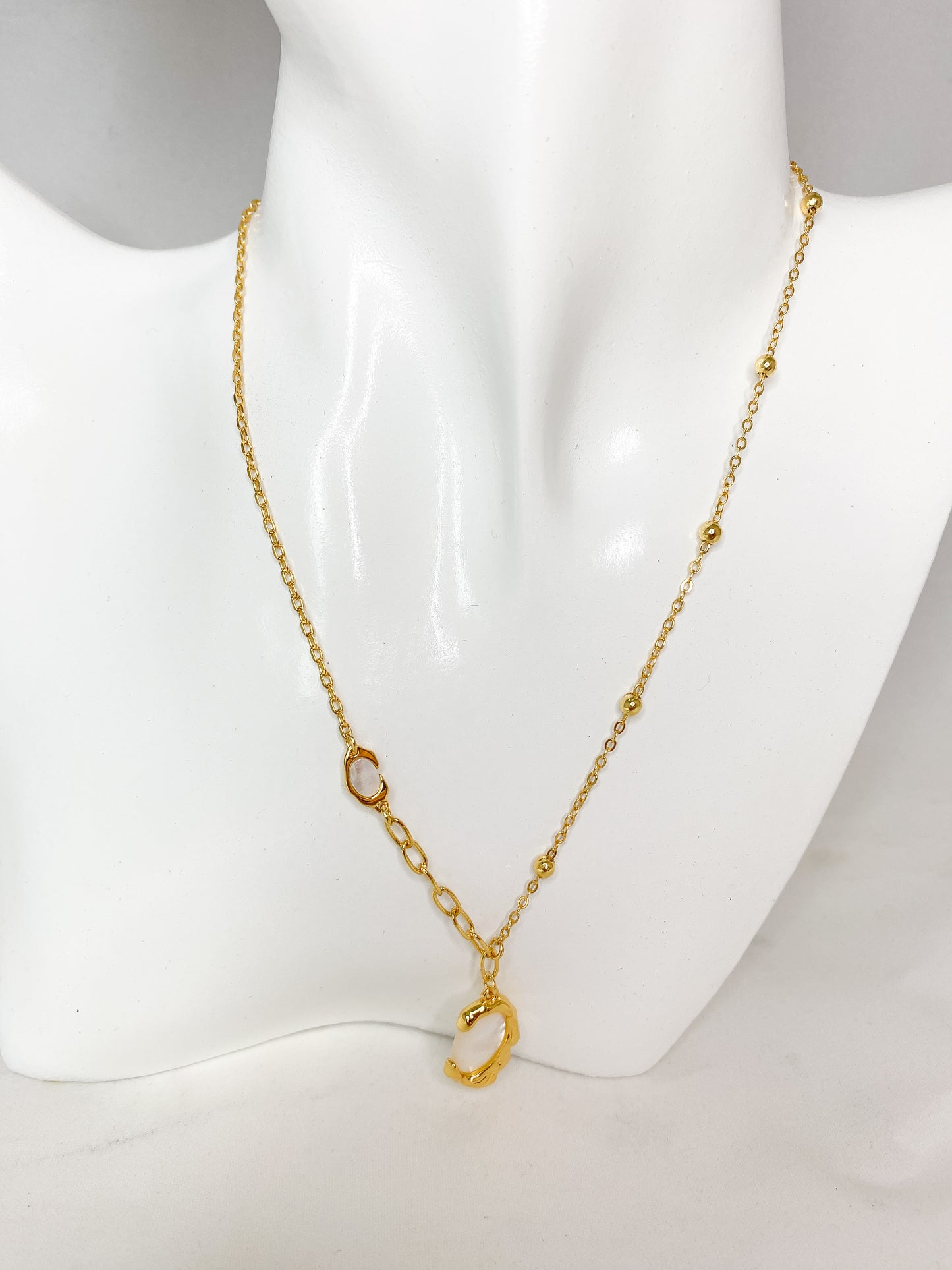 Gold Necklace and Earring Pendant Set