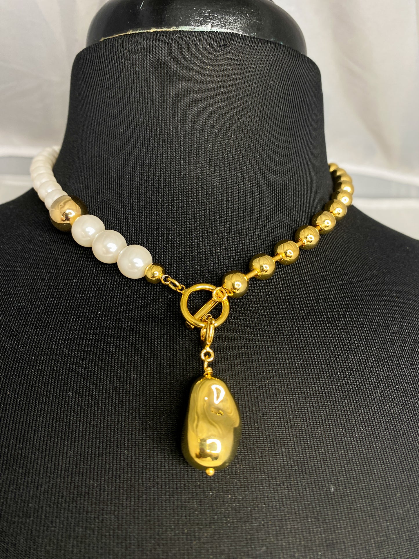 Pearl beaded necklace