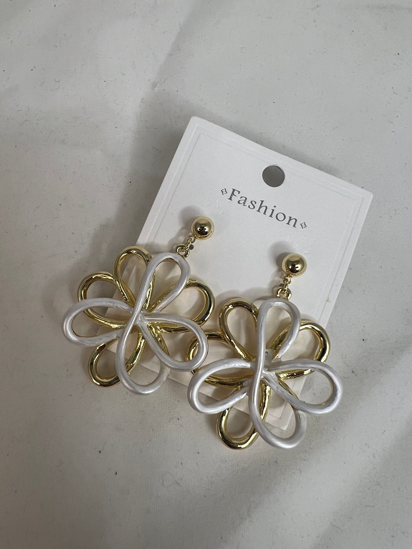 Gold and Silver Daisy Necklace and Earring Set