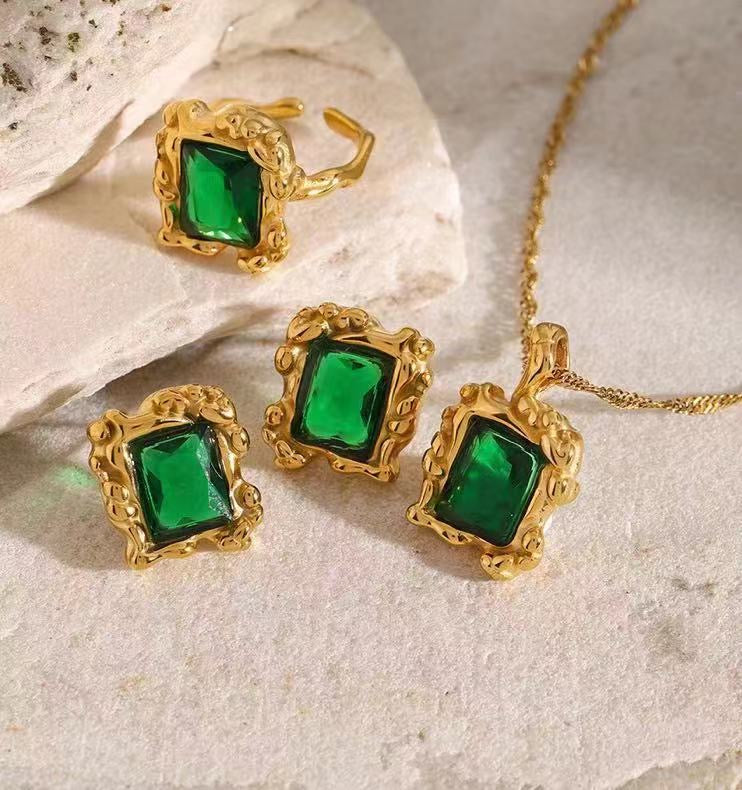 Emerald Gold Necklace and Earrings