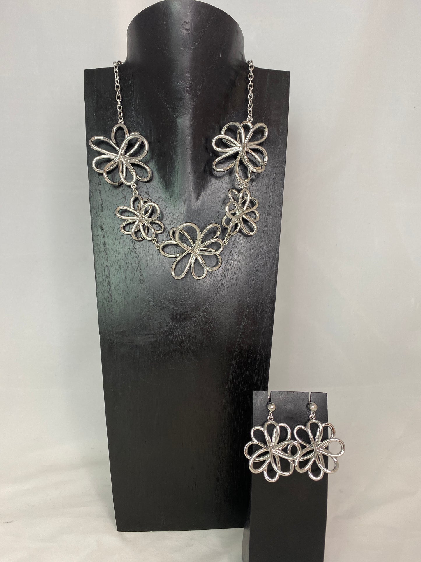 Silver Flowers Necklace and Earrings Set