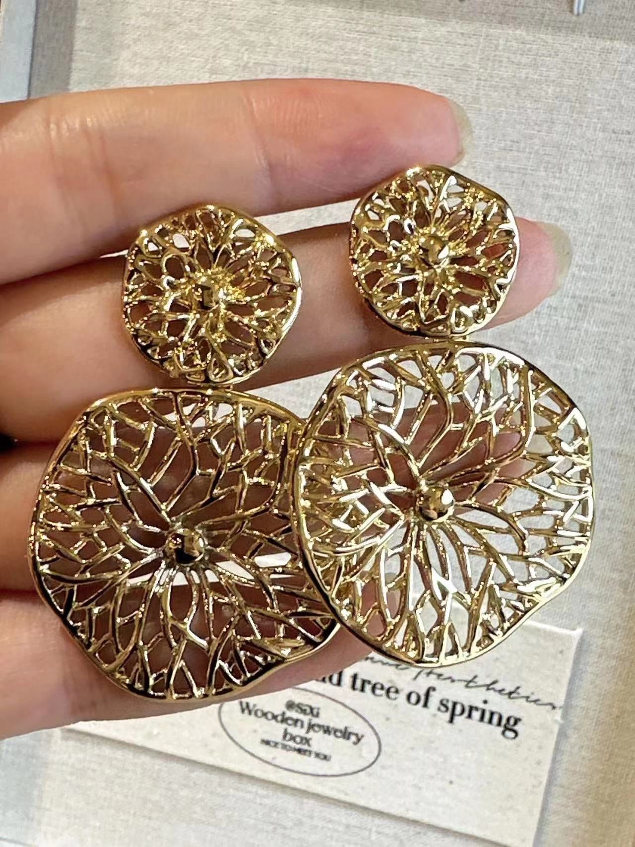 Gold Dainty Circle Earrings