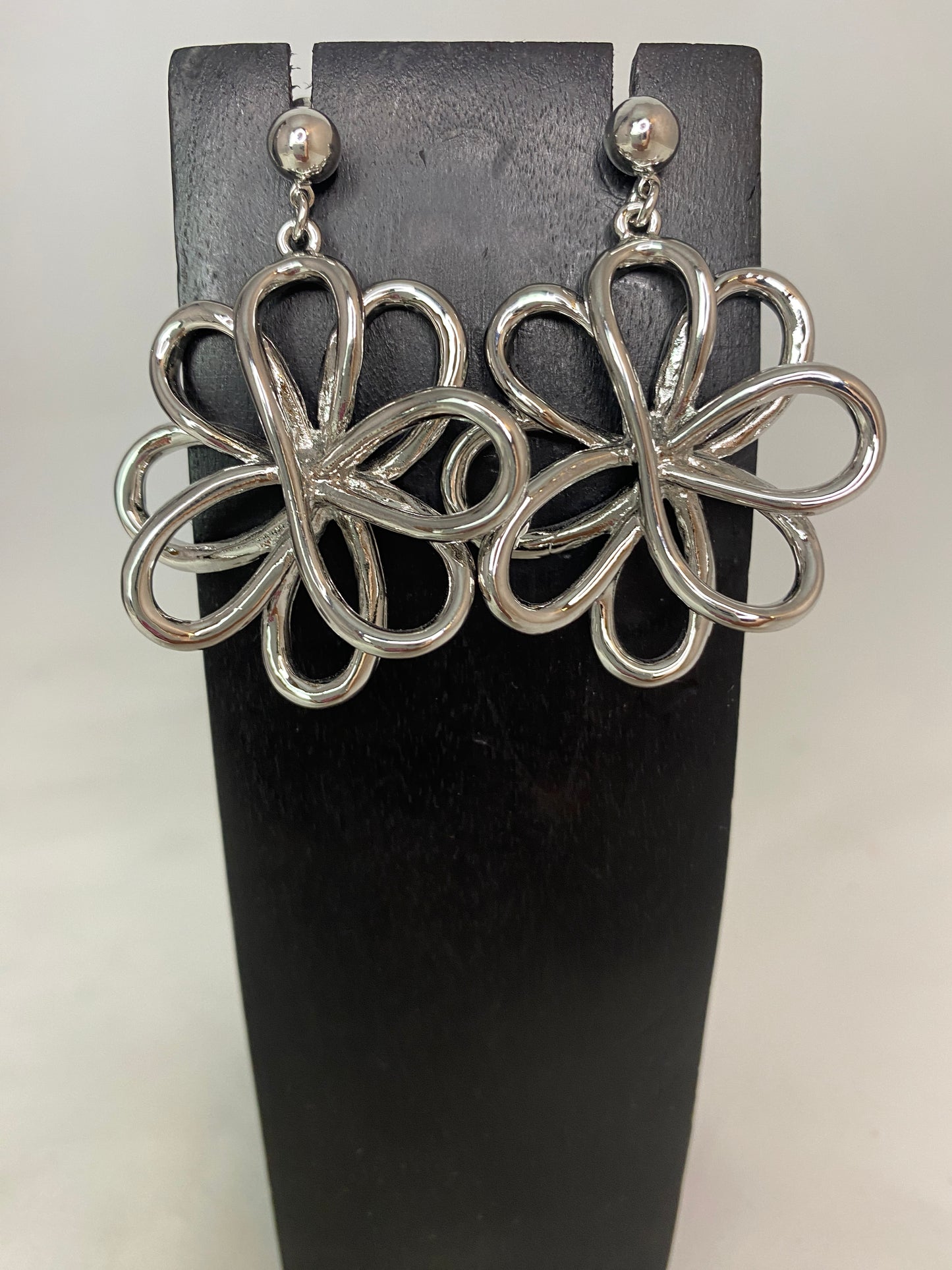 Silver Flowers Necklace and Earrings Set