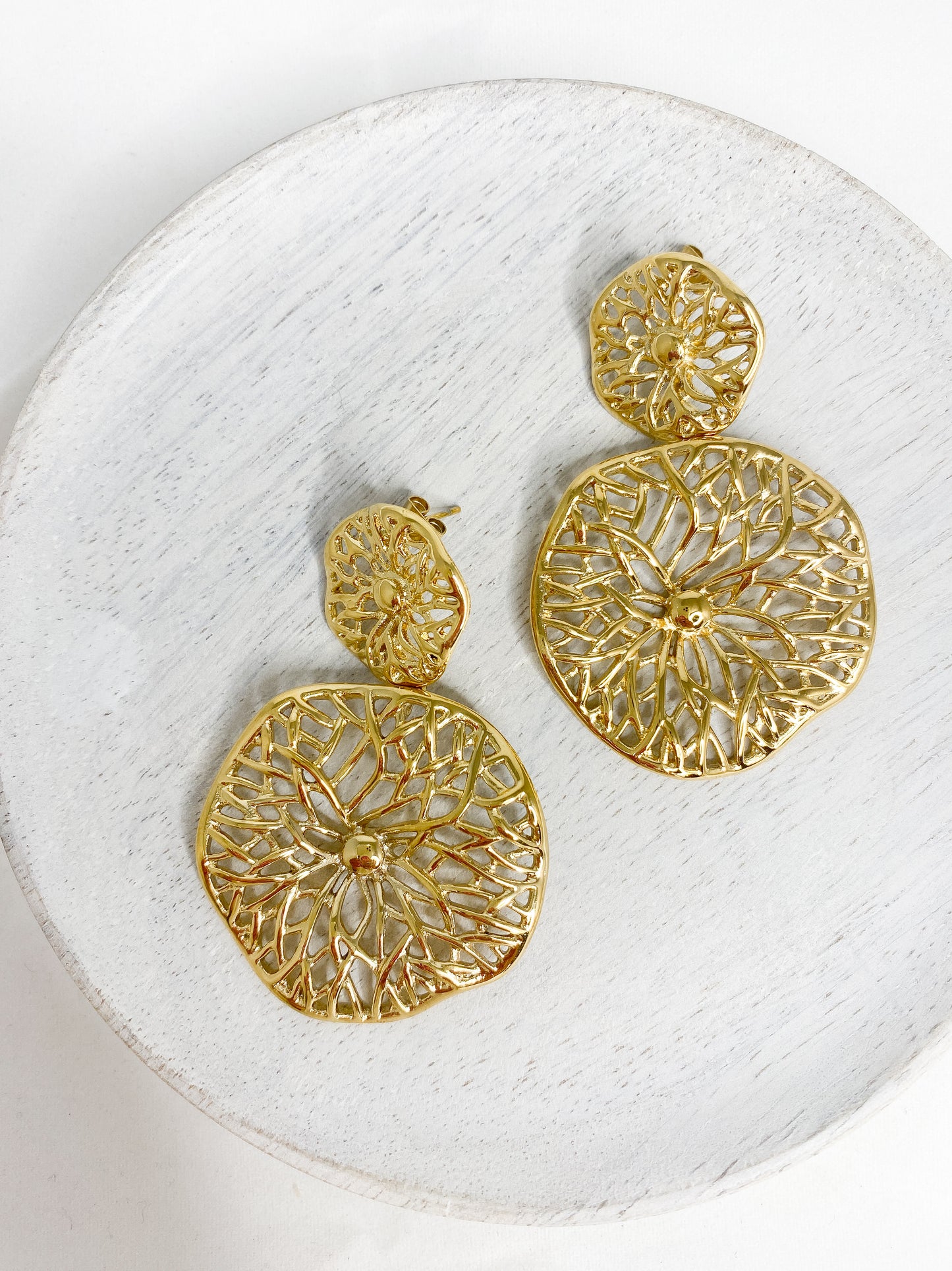 Gold Dainty Circle Earrings