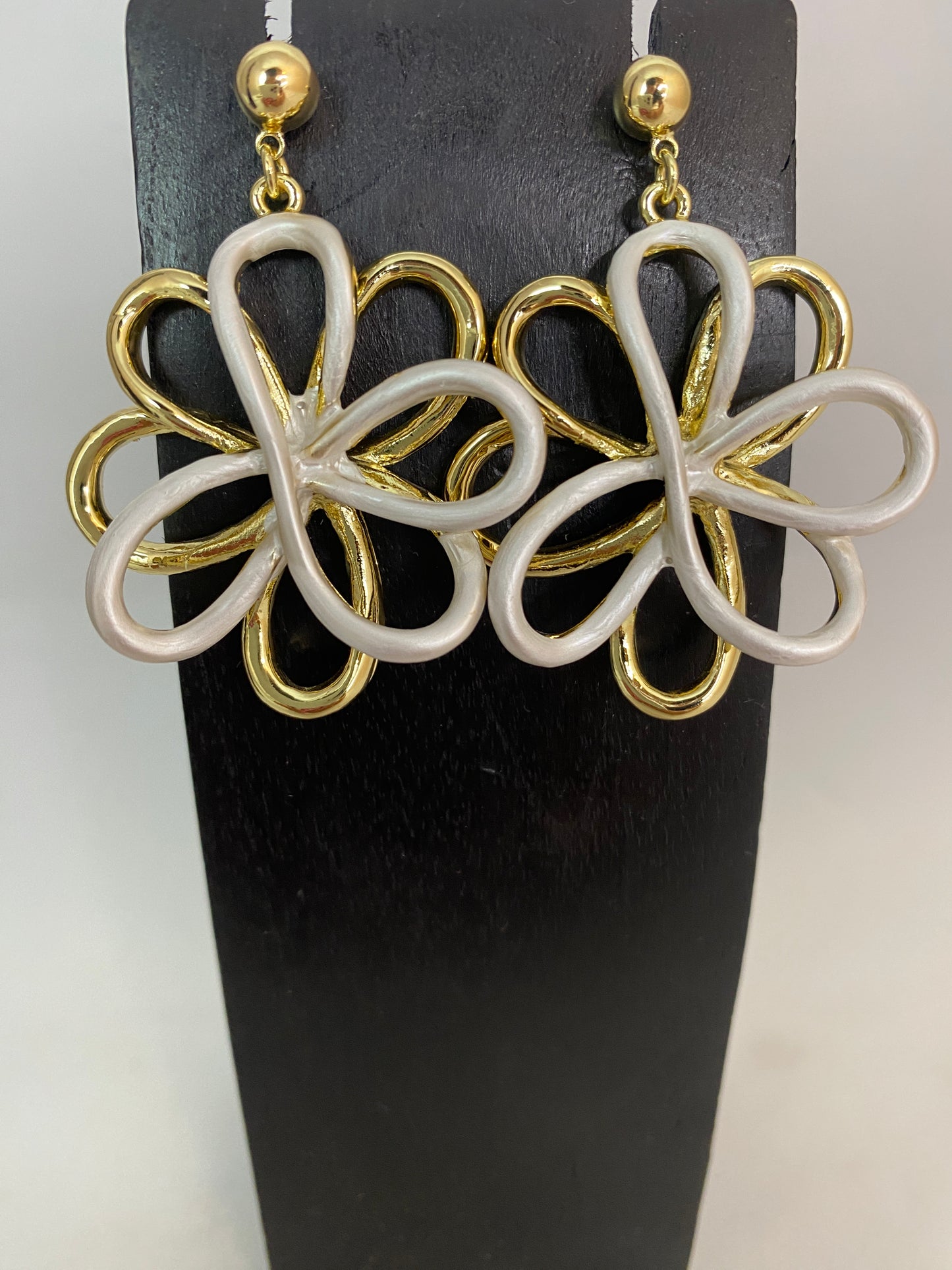 Gold and Silver Daisy Necklace and Earring Set