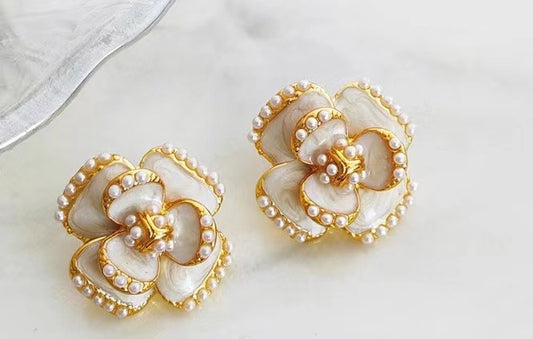 Gold Pearl Earring