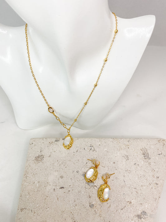 Gold Necklace and Earring Pendant Set