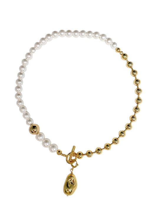 Pearl beaded necklace